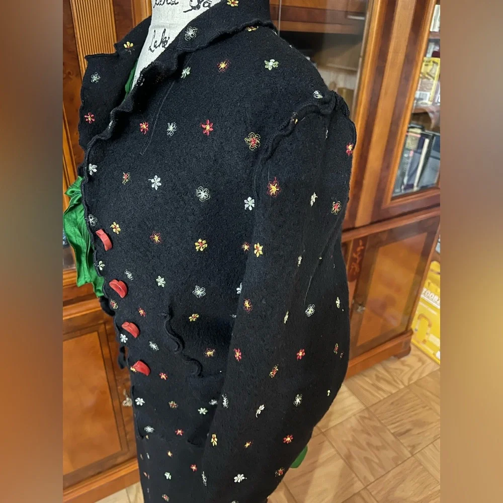 Moschino embroidered Suit. Sz 14. Italy - Picture 4 of 17